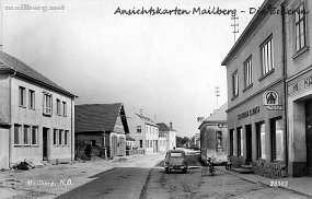 Mailberg62 Mailberg - Blick auf den Neubau des Gemeindehauses und altes Feuerwehrzeughaus Jahr: 1956
